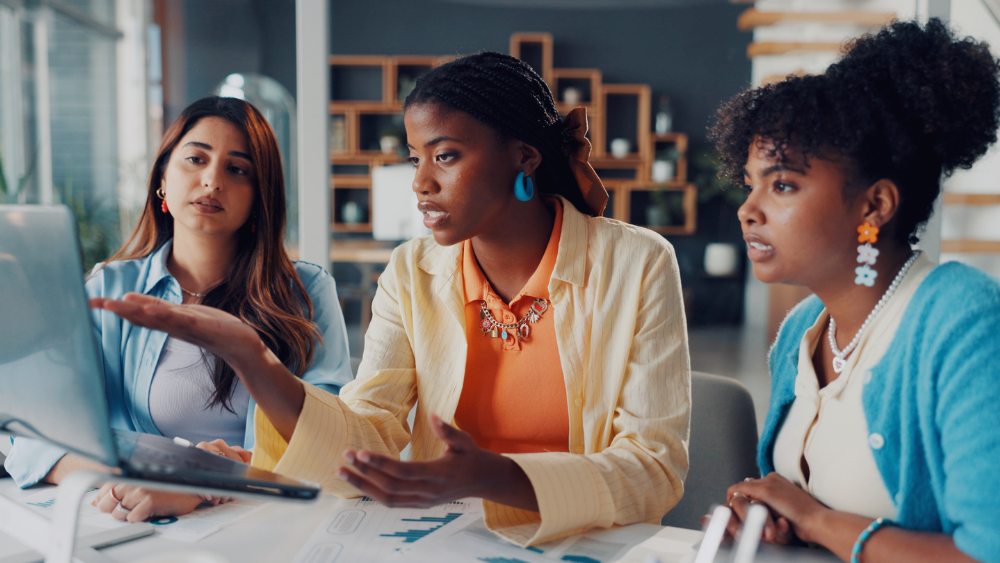 Le COE publie le rapport sur la situation des femmes de New York en 2025, appelant &agrave; un investissement structurel en faveur de l'&eacute;galit&eacute; des sexes